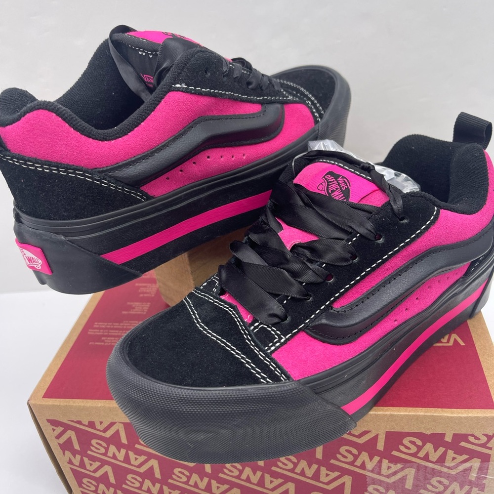 Vans Knu Stack
Vintage Satin Black/Pink
VN000CP6B9P Platform Sneakers - Picture 9 of 16